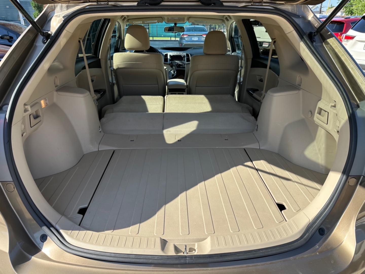 2011 Brown /Tan Toyota Venza Base (4T3ZA3BBXBU) with an 2.7L engine, Automatic transmission, located at 1501 West 15th St., Houston, 77008, (713) 869-2925, 29.797941, -95.411789 - Photo#4